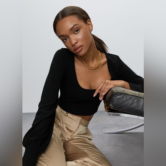 Aritzia Babaton Paxton Cuffed Longsleeve Black Low Scoop Neck Cropped Top Blouse - Picture 6 of 15